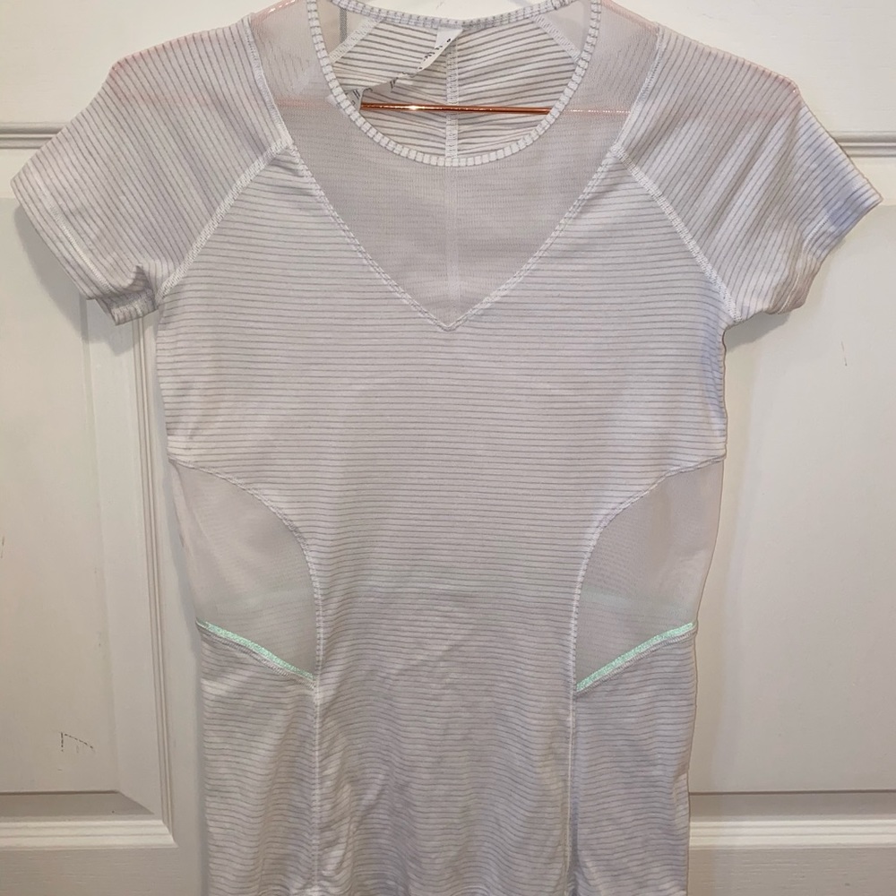 LULULEMON mesh with me tshirt ⚡️RARE⚡️